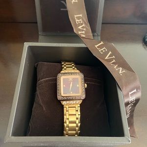 Le Vain watch. Halo square.